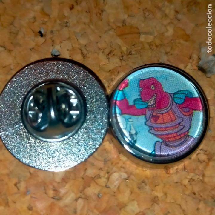 Pins de colecci&oacute;n: PIN REDONDO METAL - serie de televisi&oacute;n de dibujos animados dinosaurios dinos y tyrannos
