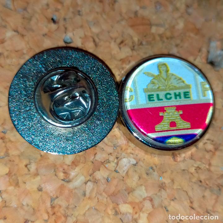 Pin's de collection: PIN REDONDO METAL - FUTBOL CLUB jugador equipo f&uacute;tbol alineacion Elche club de f&uacute;tbol