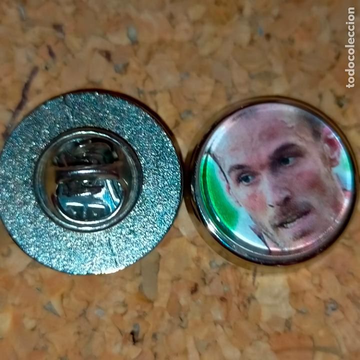 Pin's de collection: PIN REDONDO METAL - FUTBOL CLUB jugador equipo f&uacute;tbol alineacion cordoba club de f&uacute;tbol