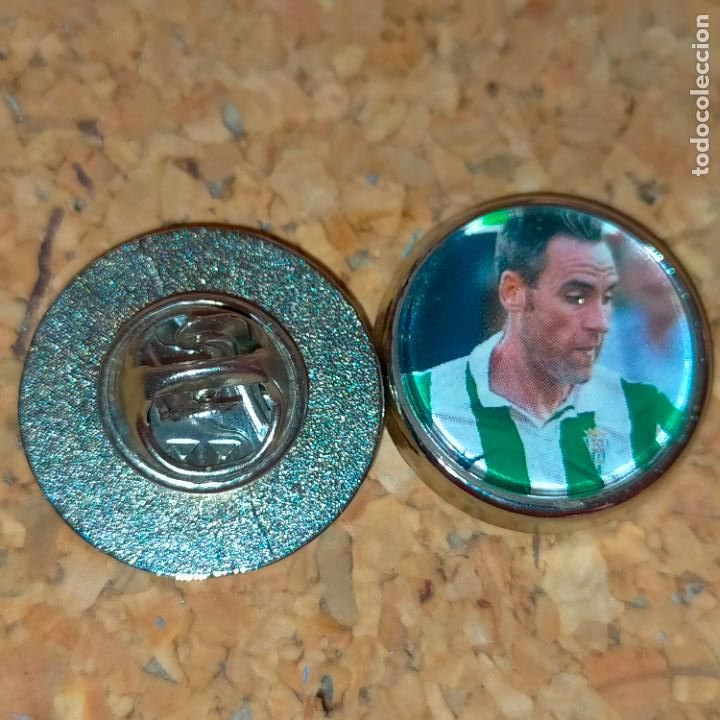 Pin's de collection: PIN REDONDO METAL - FUTBOL CLUB jugador equipo f&uacute;tbol alineacion cordoba club de f&uacute;tbol