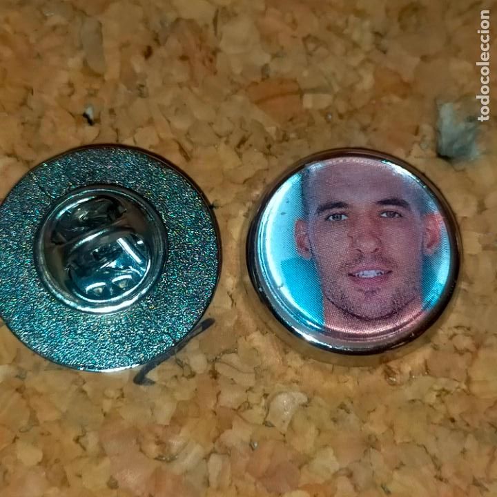 Collection pins: PIN REDONDO METAL - FUTBOL CLUB jugador equipo f&uacute;tbol alineaci&oacute;n OSASUNA