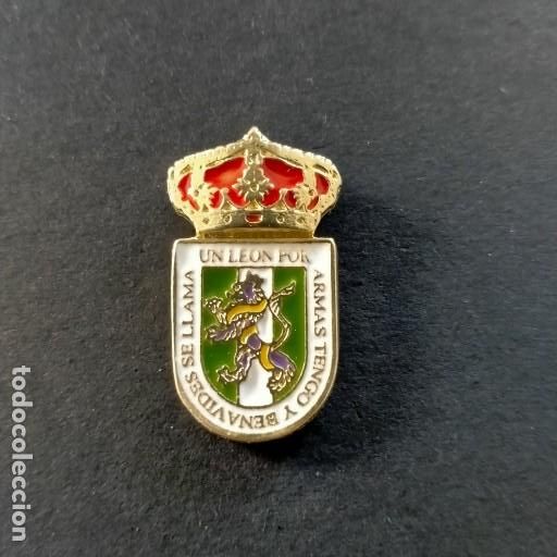 Pins de colecci&oacute;n: pin escudo Benavides (LE&Oacute;N)