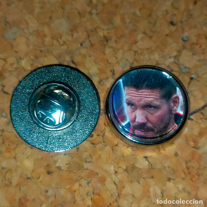 Pins de cole&ccedil;&atilde;o: PIN REDONDO METAL - FUTBOL CLUB jugador equipo f&uacute;tbol alineaci&oacute;n club Atl&eacute;tico de Madrid