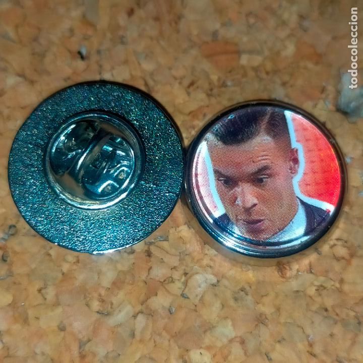Collection pins: PIN REDONDO METAL - FUTBOL CLUB jugador equipo f&uacute;tbol alineaci&oacute;n club rayo vallecano