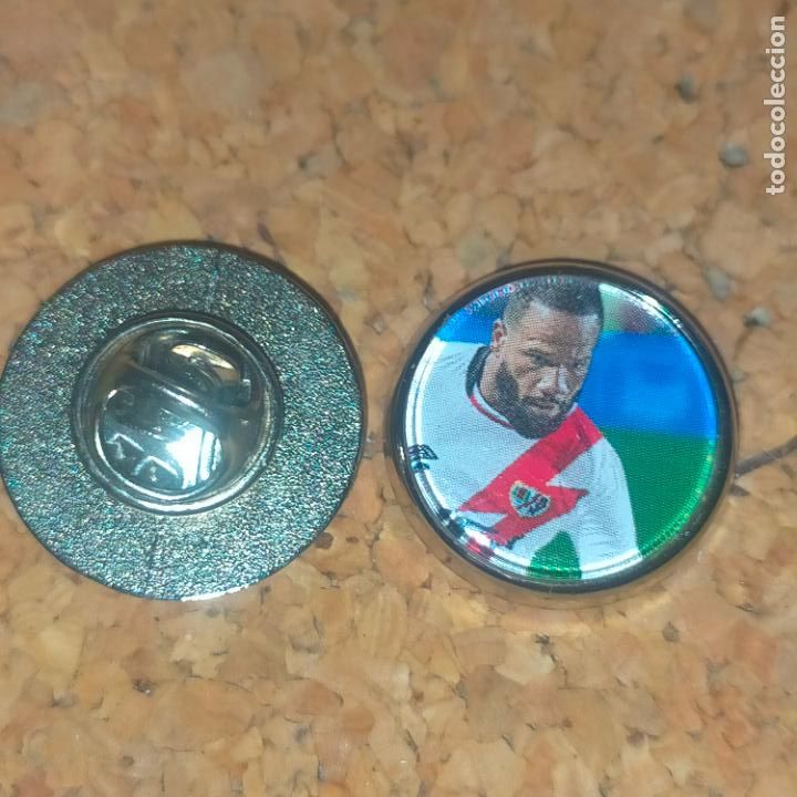 Collection pins: PIN REDONDO METAL - FUTBOL CLUB jugador equipo f&uacute;tbol alineaci&oacute;n club rayo vallecano