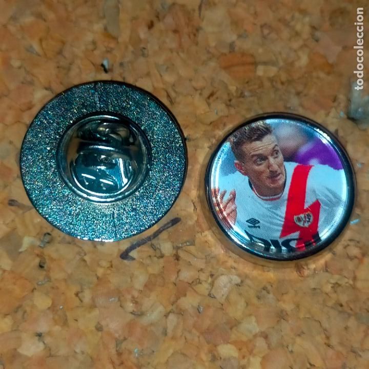 Collection pins: PIN REDONDO METAL - FUTBOL CLUB jugador equipo f&uacute;tbol alineaci&oacute;n club rayo vallecano