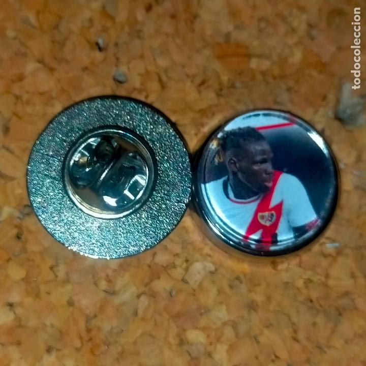 Collection pins: PIN REDONDO METAL - FUTBOL CLUB jugador equipo f&uacute;tbol alineaci&oacute;n club rayo vallecano