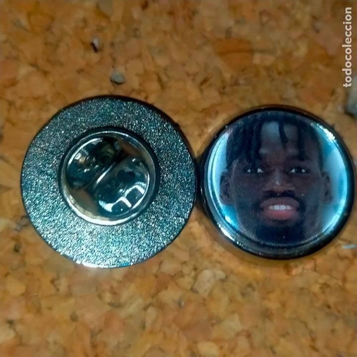 Collection pins: PIN REDONDO METAL - FUTBOL CLUB jugador equipo f&uacute;tbol alineaci&oacute;n club rayo vallecano