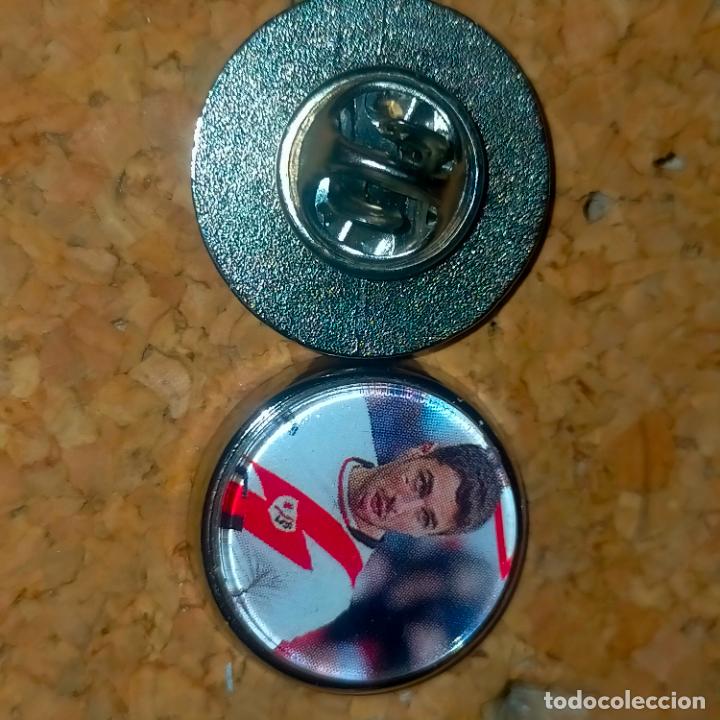 Collection pins: PIN REDONDO METAL - FUTBOL CLUB jugador equipo f&uacute;tbol alineaci&oacute;n club rayo vallecano