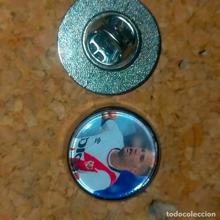 Collection pins: PIN REDONDO METAL - FUTBOL CLUB jugador equipo f&uacute;tbol alineaci&oacute;n club rayo vallecano