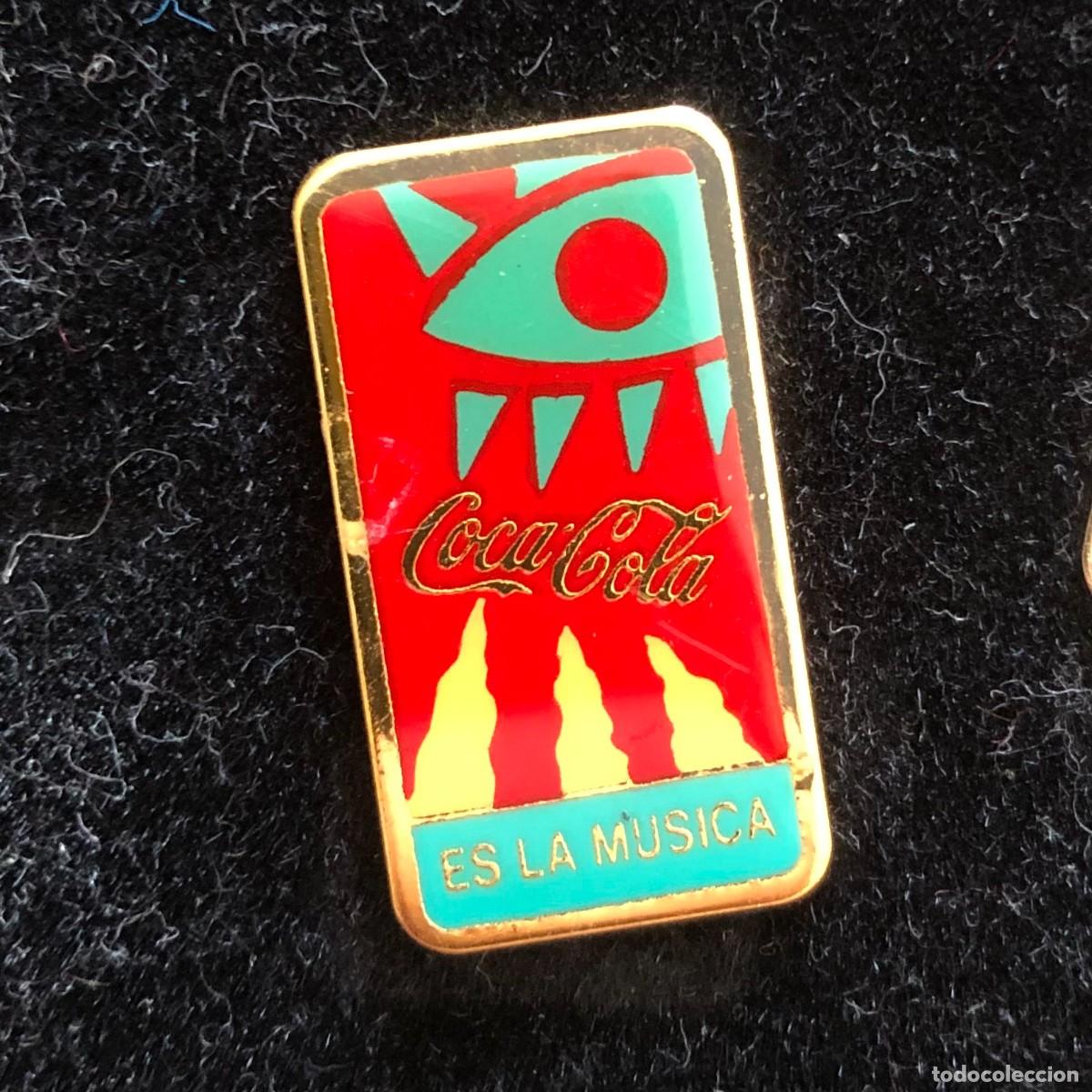 Pin's de collection: PIN METALICO ESMALTADO COLECCION COCA COLA COCACOLA COCA-COLA ES LA MUSICA ORIGINAL DE EPOCA, NUEVO