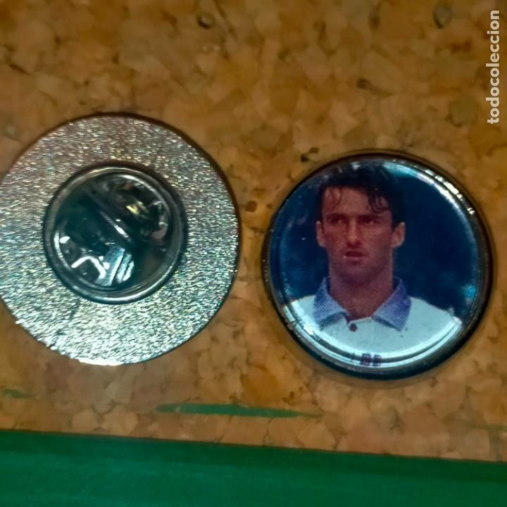 Pins e Spille di collezione: PIN REDONDO METAL - FUTBOL JUGADOR DEL EQUIPO REAL MADRID .
