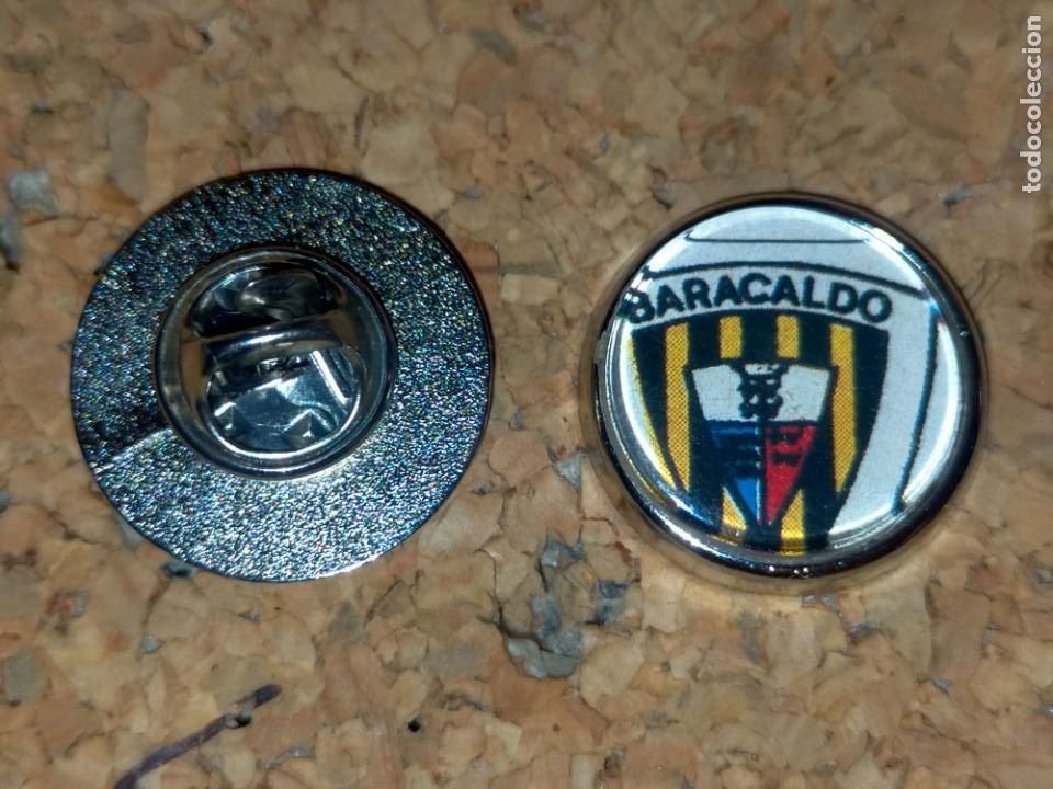 Collection pins: PIN REDONDO METAL - FUTBOL CLUB jugador equipo f&uacute;tbol escudo Barakaldo baracaldo