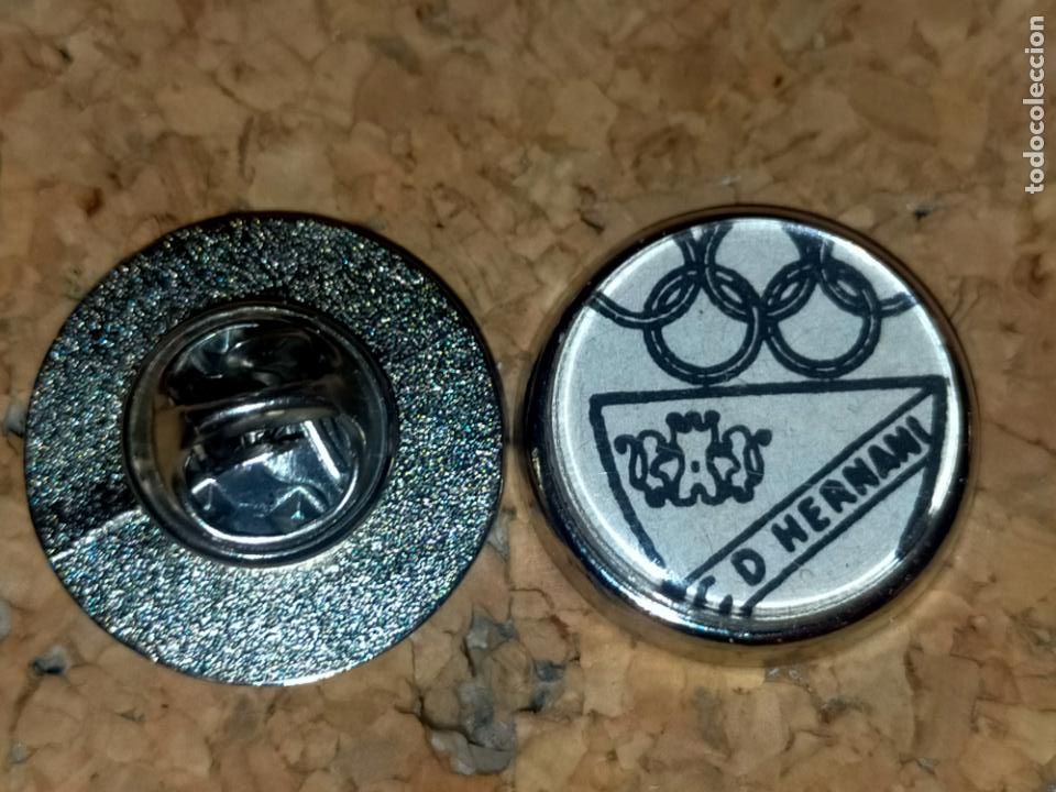 Pins de colecci&oacute;n: PIN REDONDO METAL - FUTBOL CLUB jugador equipo f&uacute;tbol escudo club deportivo Hernani