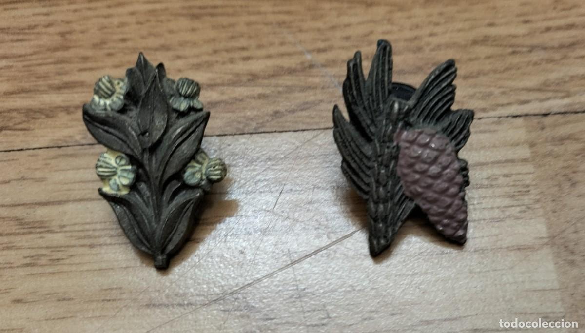 Pins de colecci&oacute;n: 2 PINS / INSIGNIAS ANTIGUAS CON MOTIVOS VEGETALES Y FLORALES (PINO CARRASCO Y MIRTA)
