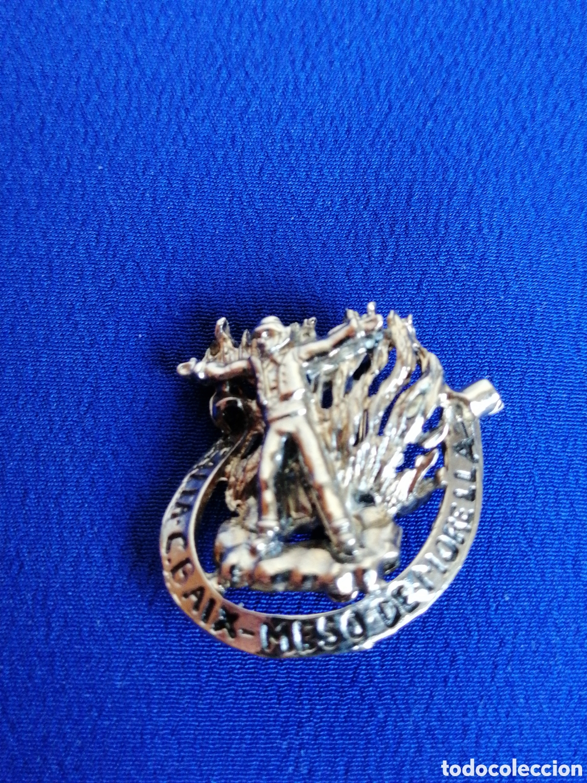 Pins de colecci&oacute;n: FALLA CALLE BAJA MES&Oacute;N DE MORELLA N&Uacute;MERO 46 INSIGNIA DE ALFILER
