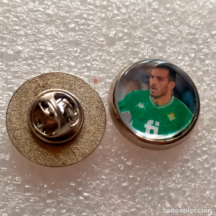 Collection pins: PIN REDONDO METAL - FUTBOL JUGADOR DEL EQUIPO real Betis Balompi&eacute;