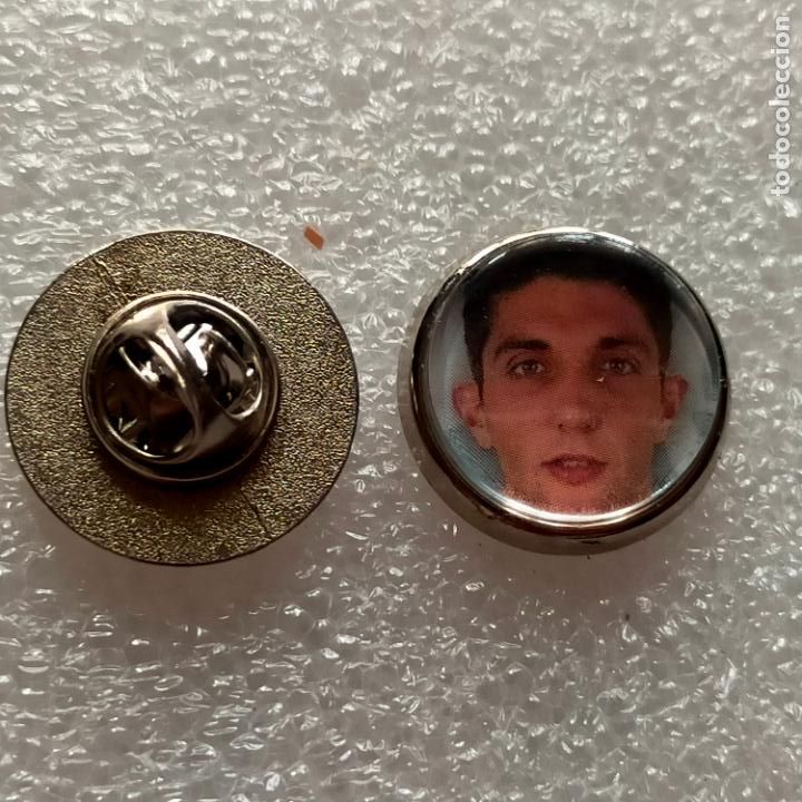 Sammlung von Pins: PIN REDONDO METAL - FUTBOL JUGADOR DEL EQUIPO real Betis Balompi&eacute;