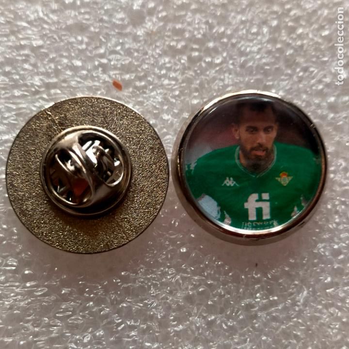 Collection pins: PIN REDONDO METAL - FUTBOL JUGADOR DEL EQUIPO real Betis Balompi&eacute;