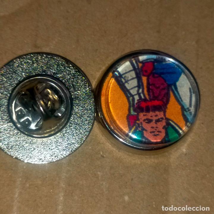 Pin's de collection: Pin redondo metal . Superh&eacute;roes comic dibujos animados acci&oacute;n