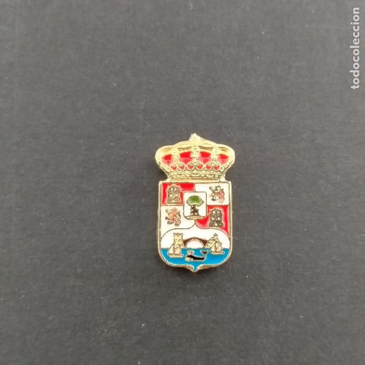 Pins de colecci&oacute;n: Pin escudo Castro-Urdiales (CANTABRIA)