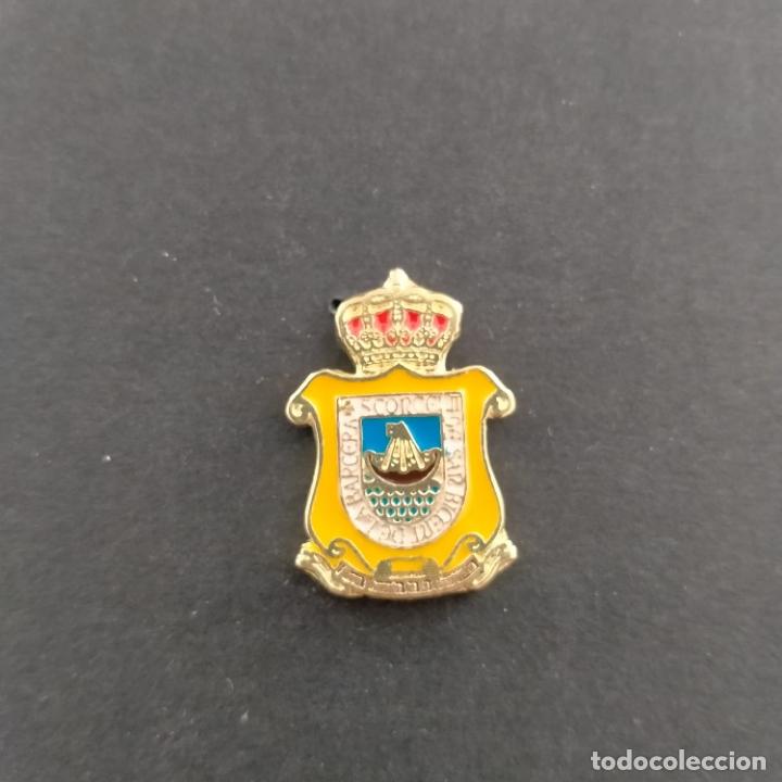 Pins de colecci&oacute;n: Pin escudo San Vicente de la Barquera (CANTABRIA)
