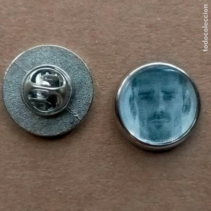 Pins de colecci&oacute;n: pin redondo metal - f&uacute;tbol equipo club Atl&eacute;tico de Madrid JUGADOR