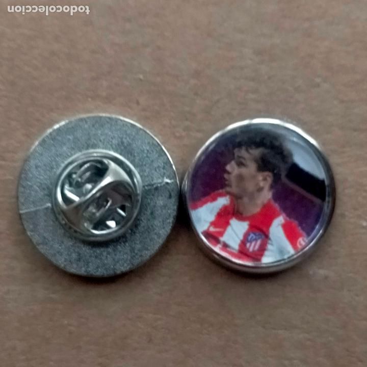 Pins de colecci&oacute;n: pin redondo metal - f&uacute;tbol equipo club Atl&eacute;tico de Madrid JUGADOR