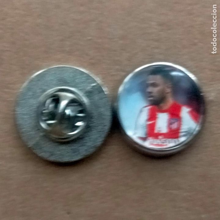 Pins de colecci&oacute;n: pin redondo metal - f&uacute;tbol equipo club Atl&eacute;tico de Madrid JUGADOR