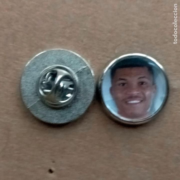 Pins de cole&ccedil;&atilde;o: pin redondo metal - f&uacute;tbol equipo club Atl&eacute;tico de Madrid JUGADOR