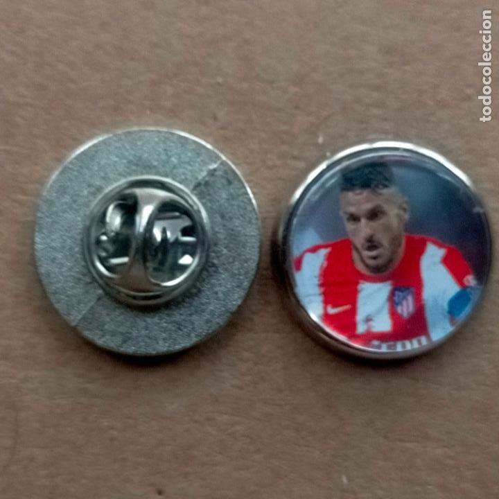Pins de cole&ccedil;&atilde;o: pin redondo metal - f&uacute;tbol equipo club Atl&eacute;tico de Madrid JUGADOR