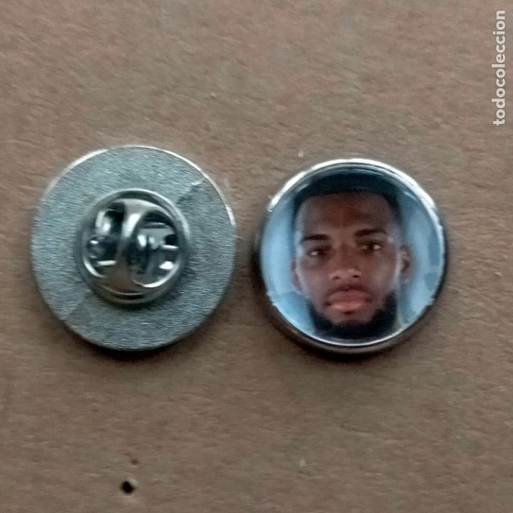 Pins de cole&ccedil;&atilde;o: pin redondo metal - f&uacute;tbol equipo club Atl&eacute;tico de Madrid JUGADOR