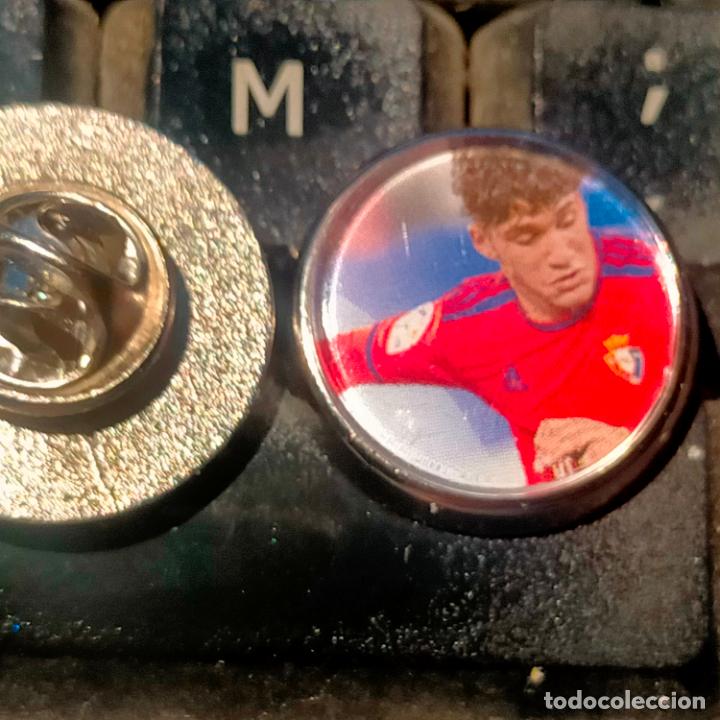Pins de cole&ccedil;&atilde;o: pin redondo metal - f&uacute;tbol equipo club OSASUNA JUGADOR