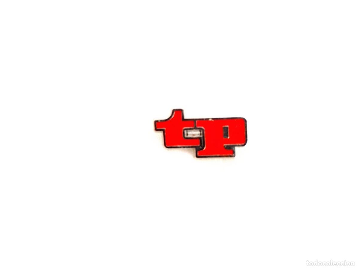 Pins de colecci&oacute;n: PIN INSIGNIA DE LA REVISTA TELEPROGRAMA TP - PERFECTO - Foto 1