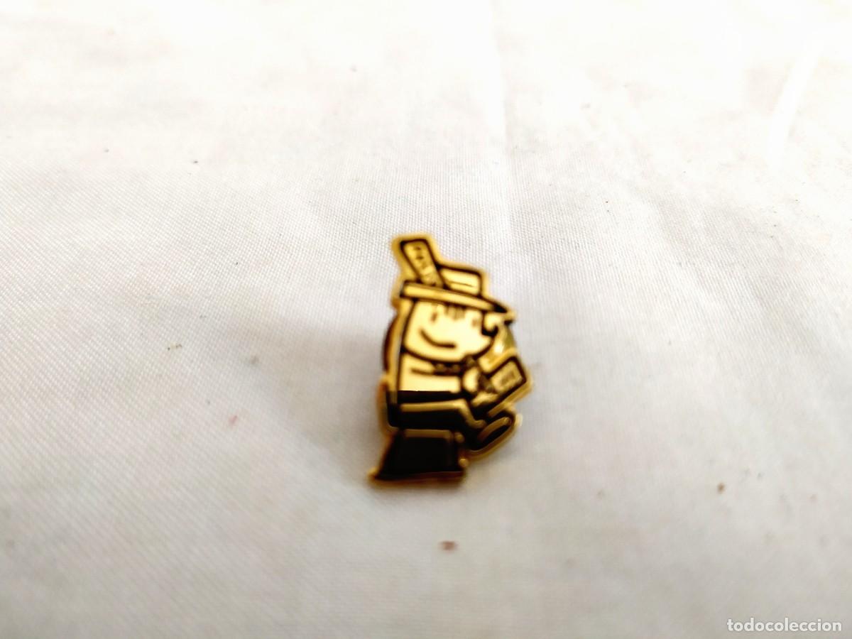 Pins de colecci&oacute;n: PIN INSIGNIA DE LA REVISTA TELEPROGRAMA TP - PERFECTO - Foto 1