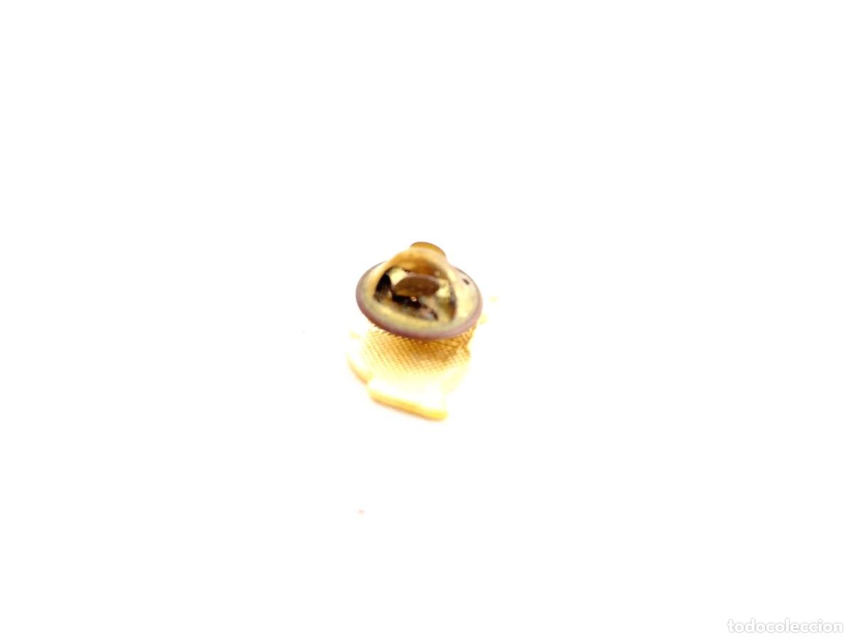 Pins de colecci&oacute;n: PIN INSIGNIA DE LA REVISTA TELEPROGRAMA TP - PERFECTO - Foto 2