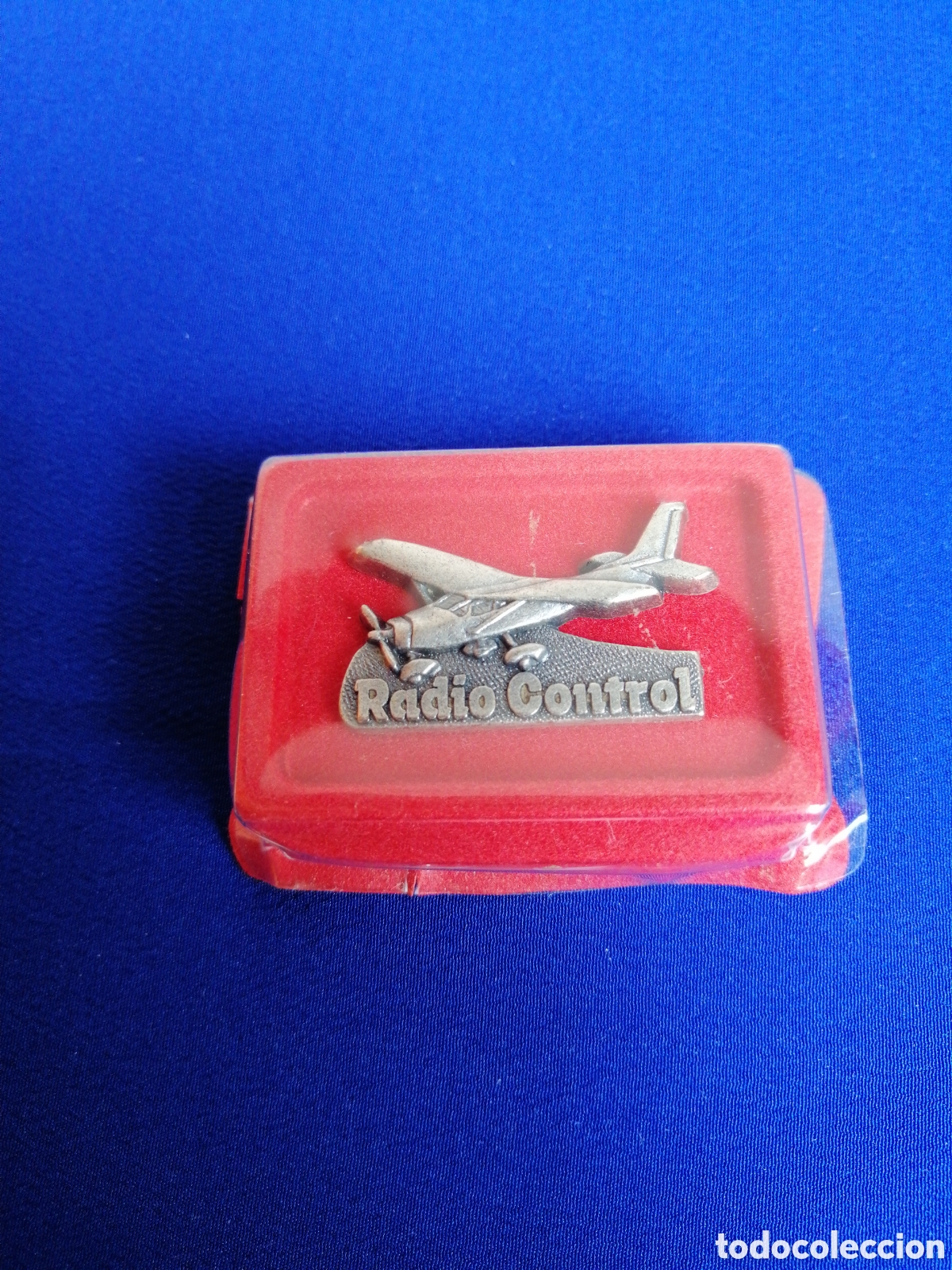 Pins de colecci&oacute;n: RADIO CONTROL EN SU CAJA ORIGINAL PIN - Foto 1