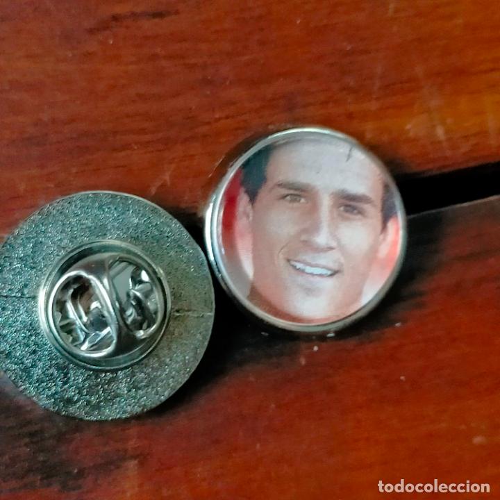 Pin's de collection: PIN REDONDO METAL - FUTBOL EQUIPO COMPONENTE O JUGADOR MALLORCA