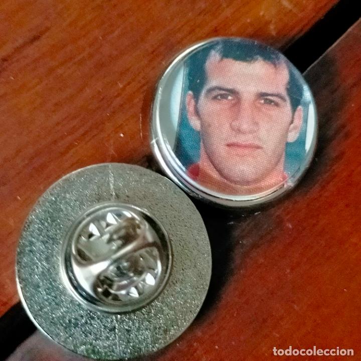 Pin's de collection: PIN REDONDO METAL - FUTBOL EQUIPO COMPONENTE O JUGADOR MALLORCA