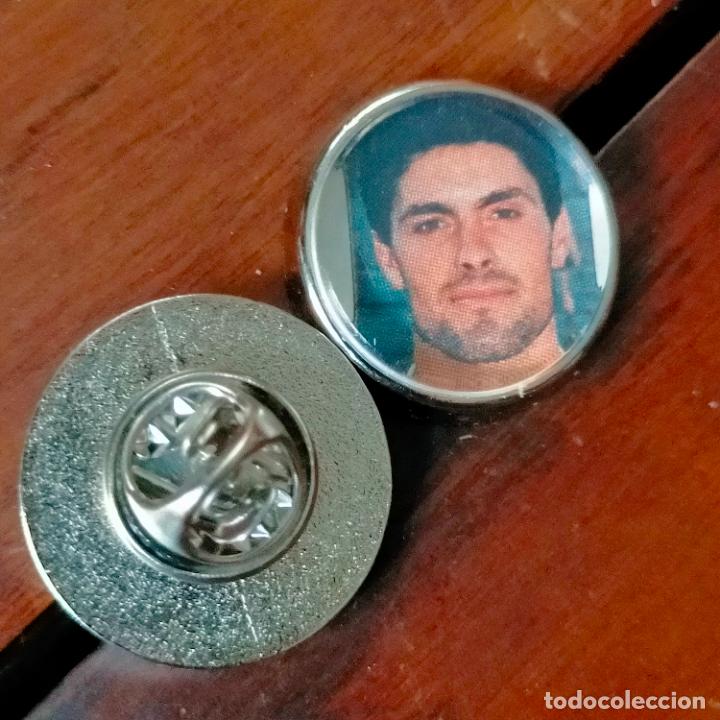 Pin's de collection: PIN REDONDO METAL - FUTBOL EQUIPO COMPONENTE O JUGADOR MALLORCA