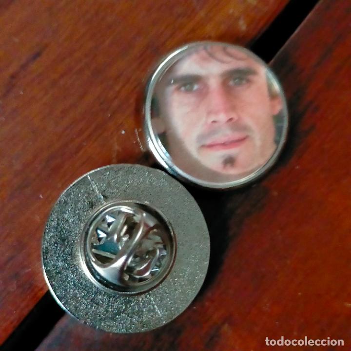 Pin's de collection: PIN REDONDO METAL - FUTBOL EQUIPO COMPONENTE O JUGADOR MALLORCA