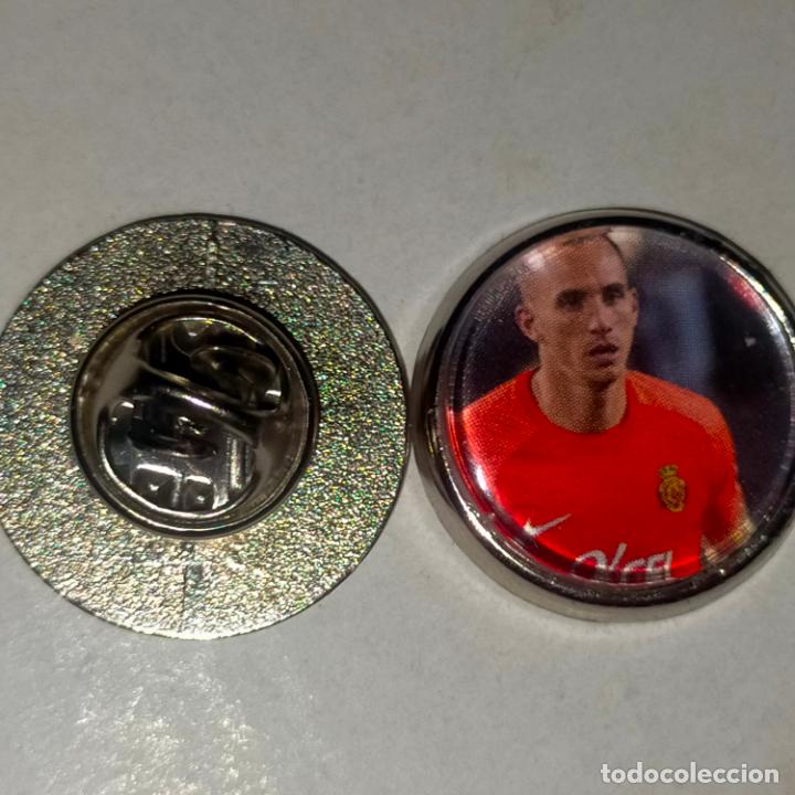 Pins de colecci&oacute;n: pin redondo metal - f&uacute;tbol equipo club Mallorca JUGADOR