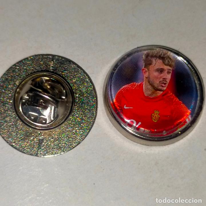 Pins e Spille di collezione: pin redondo metal - f&uacute;tbol equipo club Mallorca JUGADOR