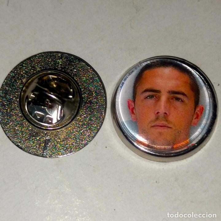 Pins e Spille di collezione: pin redondo metal - f&uacute;tbol equipo club Mallorca JUGADOR