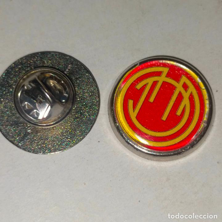 Pin's de collection: pin redondo metal - f&uacute;tbol equipo club Mallorca JUGADOR