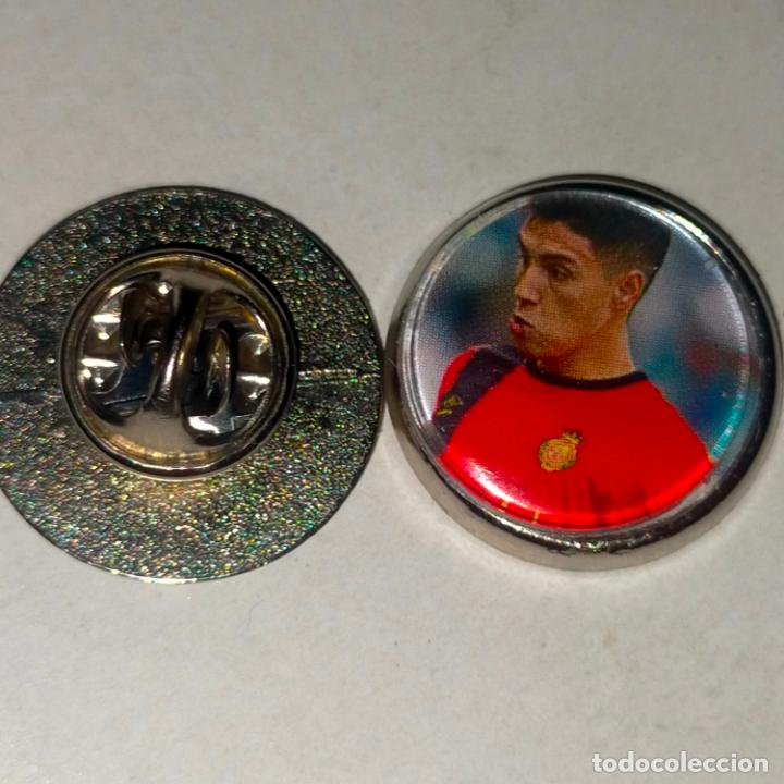 Pins e Spille di collezione: pin redondo metal - f&uacute;tbol equipo club Mallorca JUGADOR