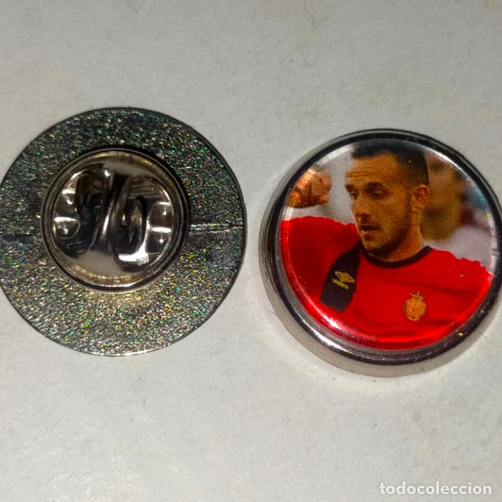 Pins e Spille di collezione: pin redondo metal - f&uacute;tbol equipo club Mallorca JUGADOR