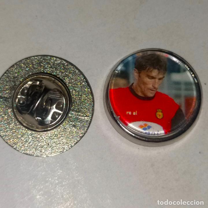 Pins de colecci&oacute;n: pin redondo metal - f&uacute;tbol equipo club Mallorca JUGADOR
