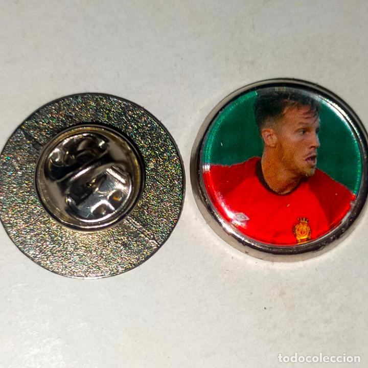 Pins e Spille di collezione: pin redondo metal - f&uacute;tbol equipo club Mallorca JUGADOR