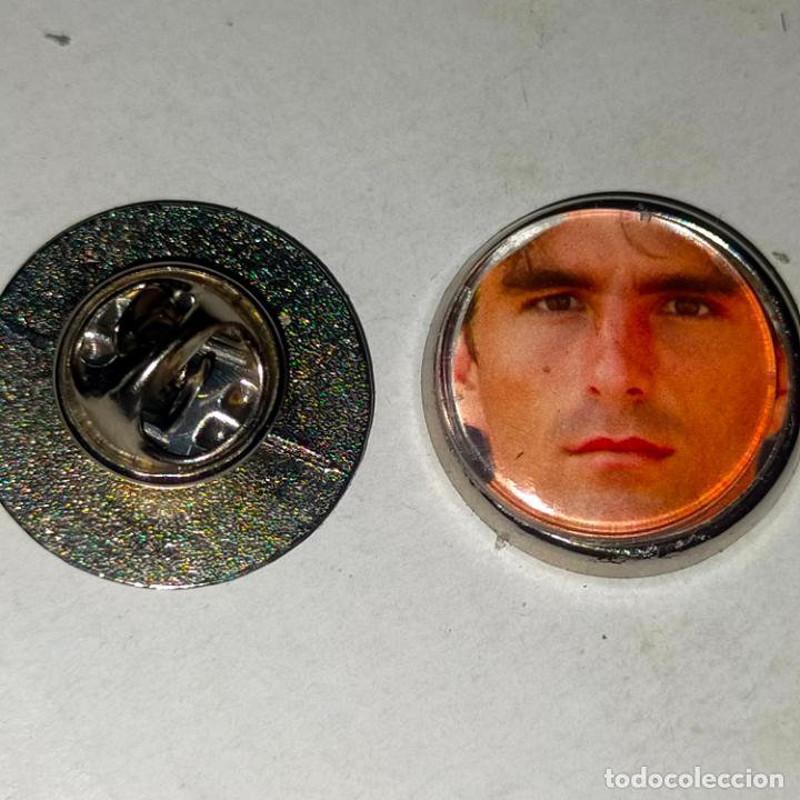 Pins e Spille di collezione: pin redondo metal - f&uacute;tbol equipo club Mallorca JUGADOR